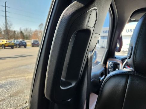 Used 2019 Chevrolet Silverado 1500 High Country AWD/4WD image 34