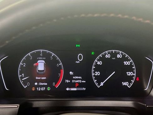 Used 2025 Honda Pilot TrailSport image 11