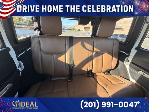 Used 2016 Jeep Wrangler Unlimited Sahara w/ Connectivity Group AWD/4WD image 36