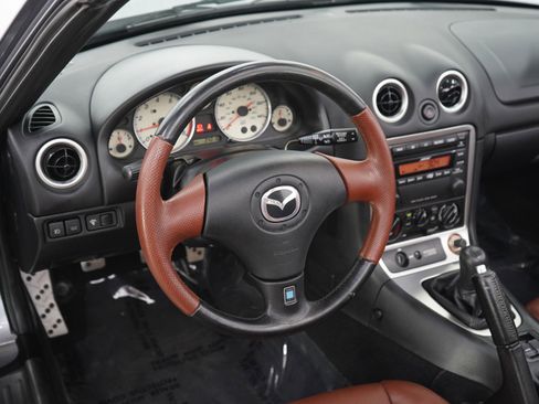 Used 2002 MAZDA MX-5 Miata SE RWD image 16