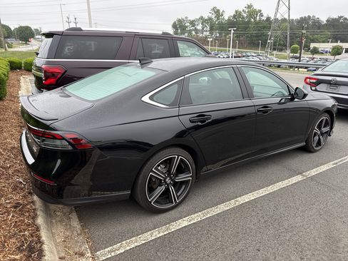 Used 2025 Honda Accord Sport image 10