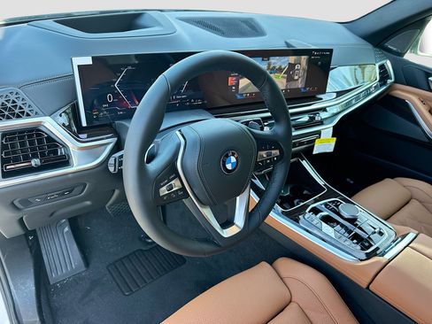 New 2026 BMW X5 xDrive50e w/ Premium Package AWD/4WD image 7