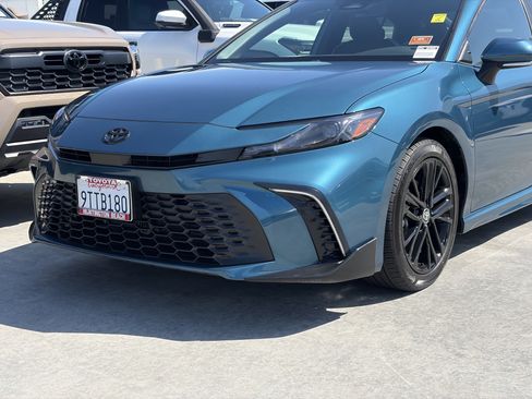 Used 2025 Toyota Camry SE w/ Convenience Package FWD image 7