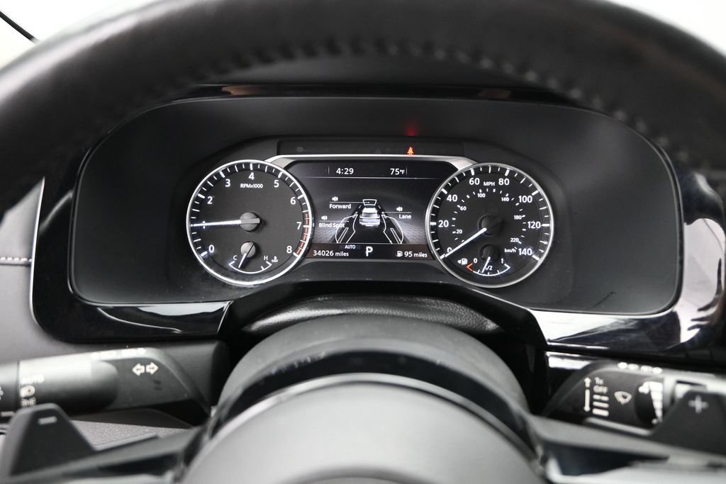 Used 2023 Nissan Pathfinder SL AWD/4WD image 13