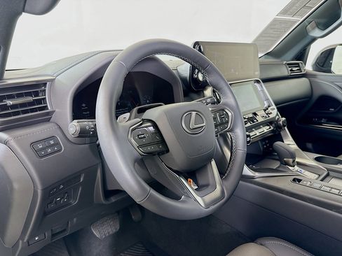 Used 2026 Lexus LX 700h Overtrail image 9