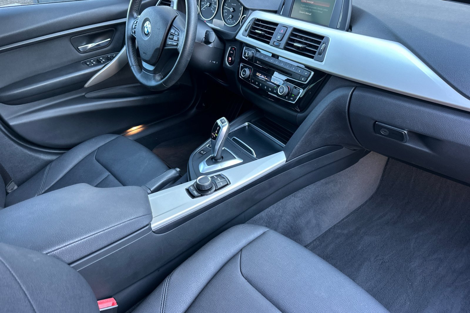 Used 2018 BMW 320i Sedan RWD image 16