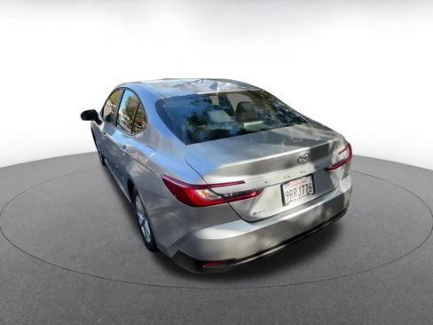 Used 2025 Toyota Camry LE image 11