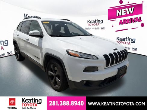 Used 2018 Jeep Cherokee Latitude w/ Altitude Package FWD image 1