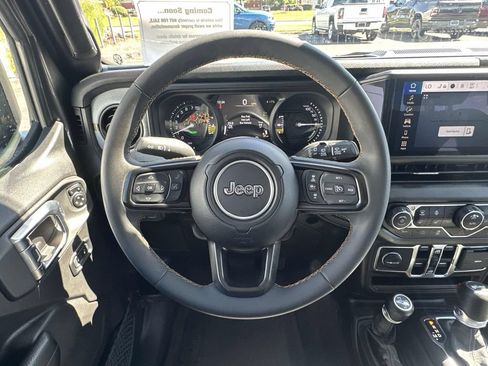 Used 2024 Jeep Wrangler Unlimited w/ Convenience Group AWD/4WD image 16