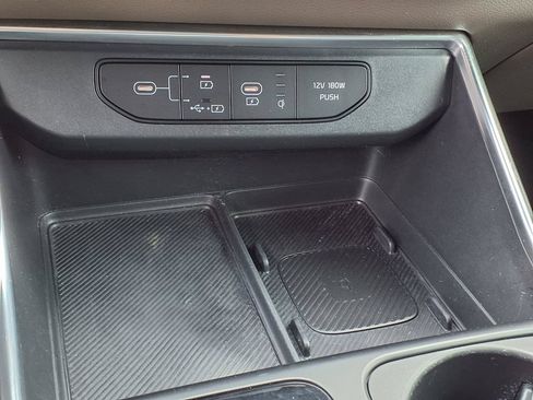 Used 2025 Kia Carnival EX FWD image 32