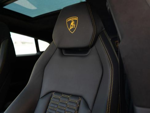Used 2021 Lamborghini Urus AWD/4WD image 13