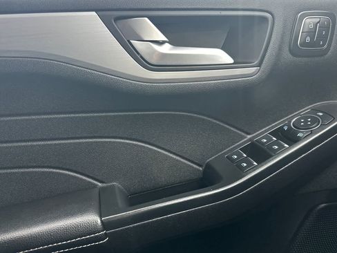 Certified 2025 Ford Escape Platinum image 12