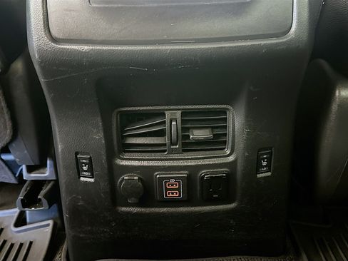 Used 2021 Nissan Titan PRO-4X w/ Pro-4x Convenience Package AWD/4WD image 29