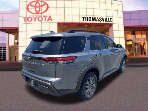 Used 2025 Nissan Pathfinder SV FWD image 5