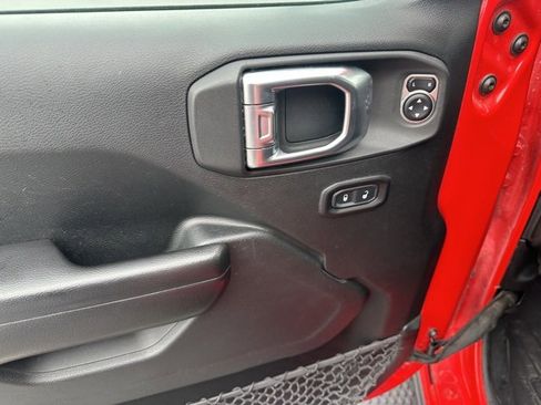 Used 2018 Jeep Wrangler Unlimited Sport S image 3