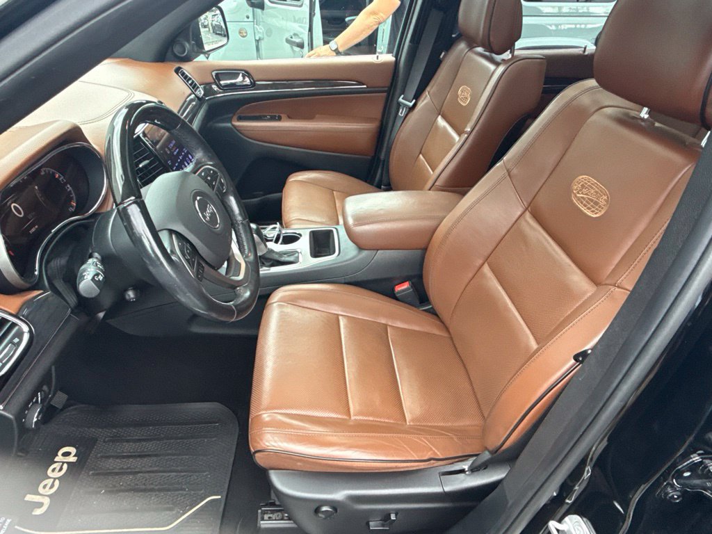 Used 2020 Jeep Grand Cherokee Overland RWD image 14
