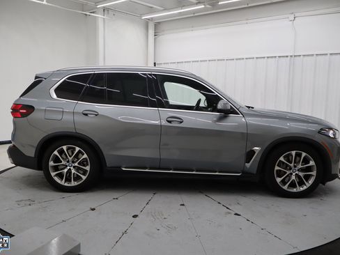 Used 2025 BMW X5 xDrive50e image 2