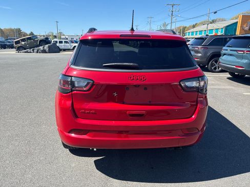 Used 2022 Jeep Compass Limited w/ (RED) Package AWD/4WD image 4