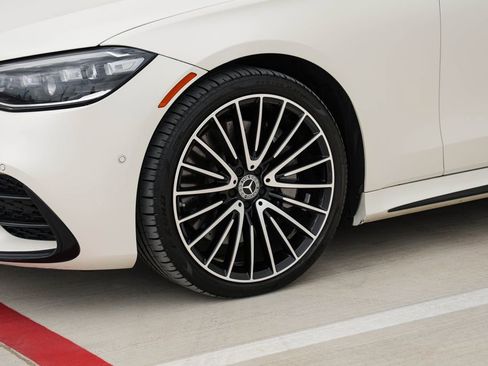 Used 2022 Mercedes-Benz S 580 4MATIC Sedan w/ AMG Line Package image 34