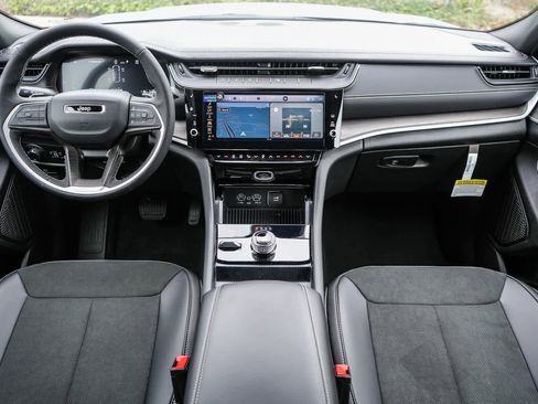 New 2026 Jeep Grand Cherokee L 4WD image 12