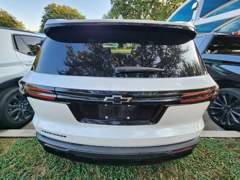 Used 2025 Chevrolet Traverse LT w/ Midnight/Sport Edition FWD image 5