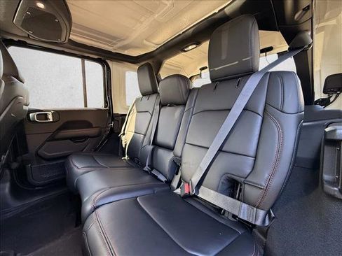 Used 2024 Jeep Wrangler Unlimited Rubicon w/ Technology Group image 12