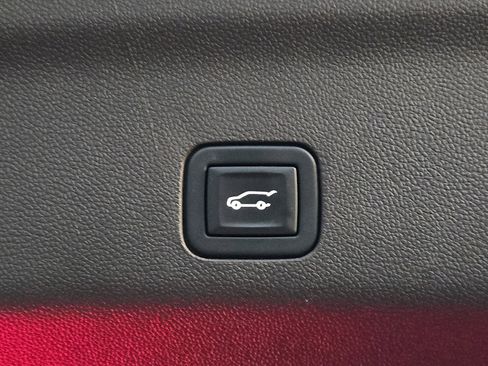 Used 2023 Cadillac Escalade Premium Luxury image 29