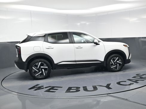 Used 2025 Nissan Kicks SV w/ Charging Package image 16