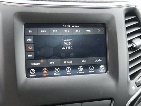 Used 2019 Jeep Cherokee Latitude Plus w/ Cold Weather Group image 19