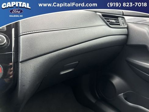 Used 2018 Nissan Rogue S image 22