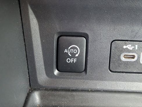 Used 2025 Nissan Sentra SV image 19