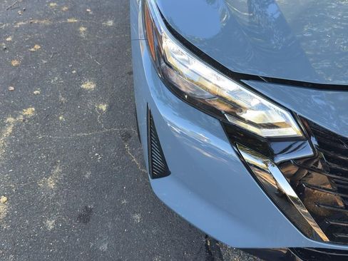 New 2025 Nissan Sentra SR image 9