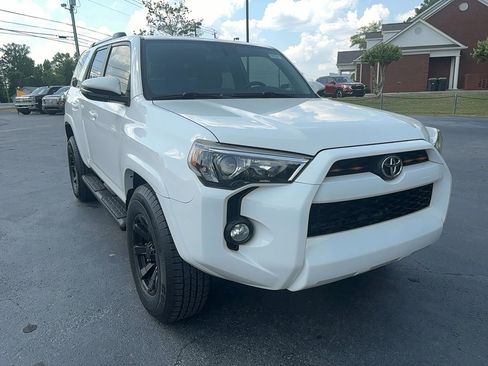 Used 2019 Toyota 4Runner SR5 Premium RWD image 2