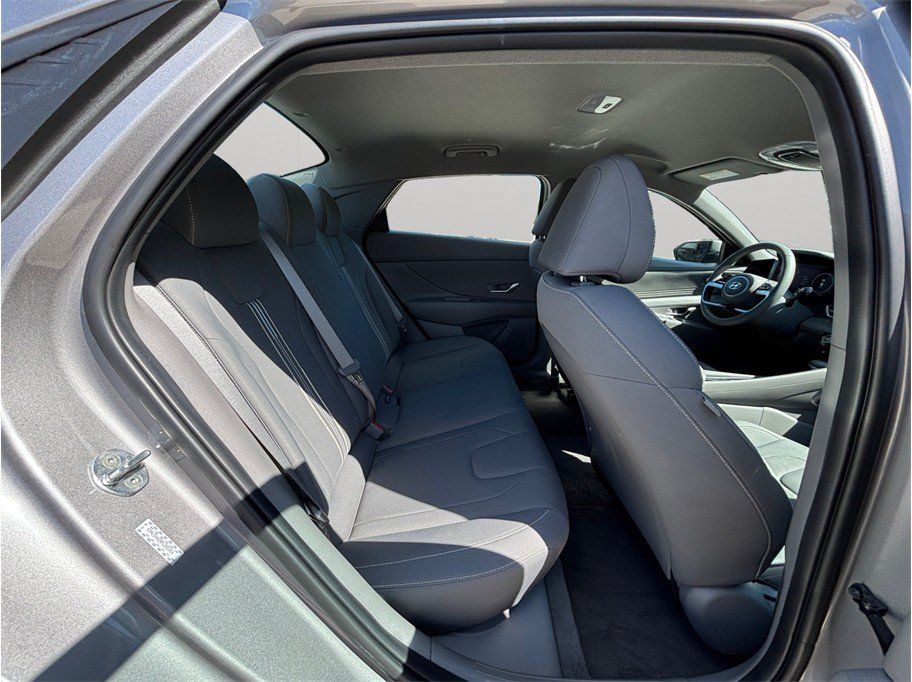 Used 2023 Hyundai Elantra SEL w/ Convenience Package FWD image 35