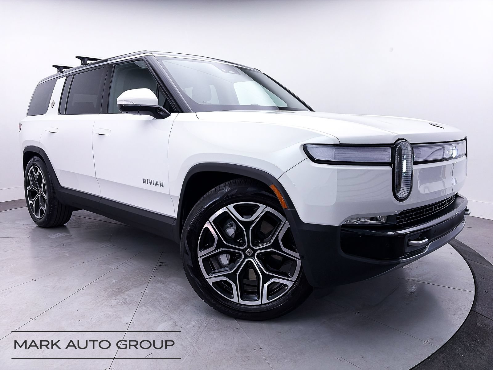Used 2024 Rivian R1S Adventure Dual AWD/4WD image 1