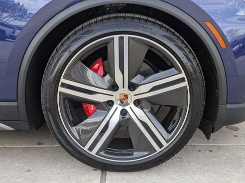 New 2025 Porsche Macan 4S Electric image 29