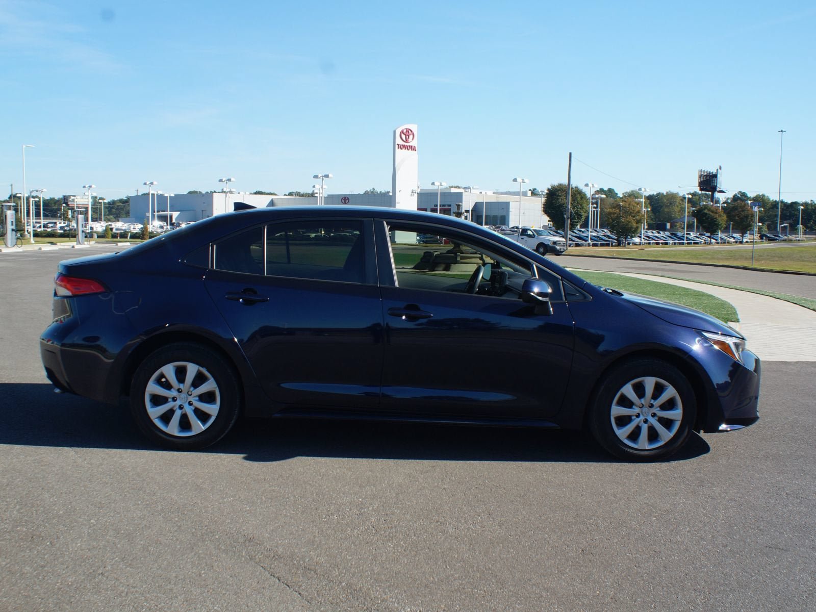 Used 2026 Toyota Corolla LE FWD image 20