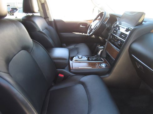 Used 2024 Nissan Armada SL image 9