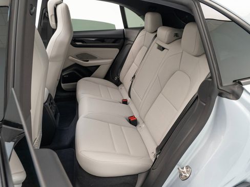 Used 2024 Porsche Macan 4 Electric image 30