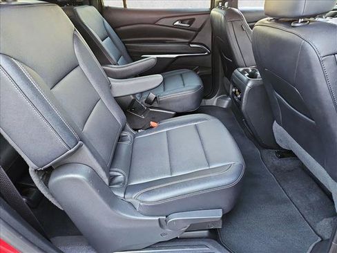 Used 2025 Chevrolet Traverse LT FWD image 20