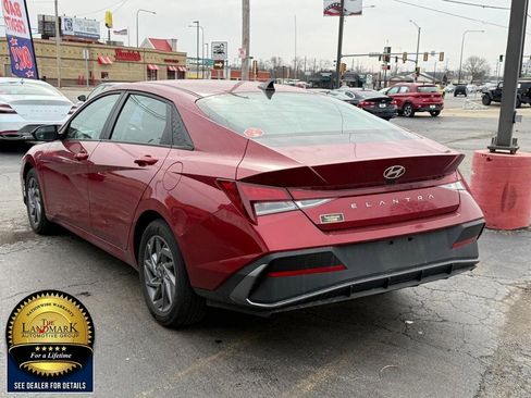 Used 2024 Hyundai Elantra SEL FWD image 7