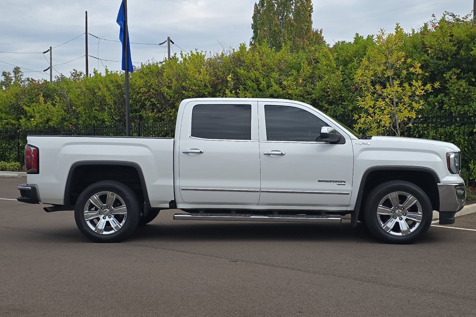 Used 2018 GMC Sierra 1500 SLT AWD/4WD image 3