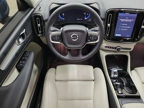 Certified 2024 Volvo XC40 B5 Plus w/ Protection Package Premier image 17