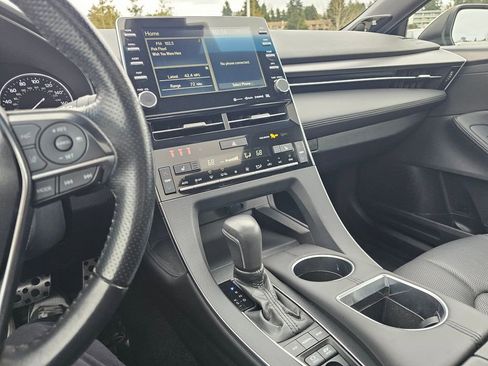 Used 2019 Toyota Avalon XSE image 30