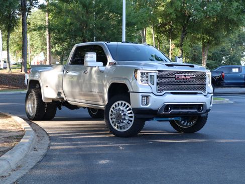 Used 2021 GMC Sierra 3500 Denali w/ Denali Ultimate Package AWD/4WD image 2
