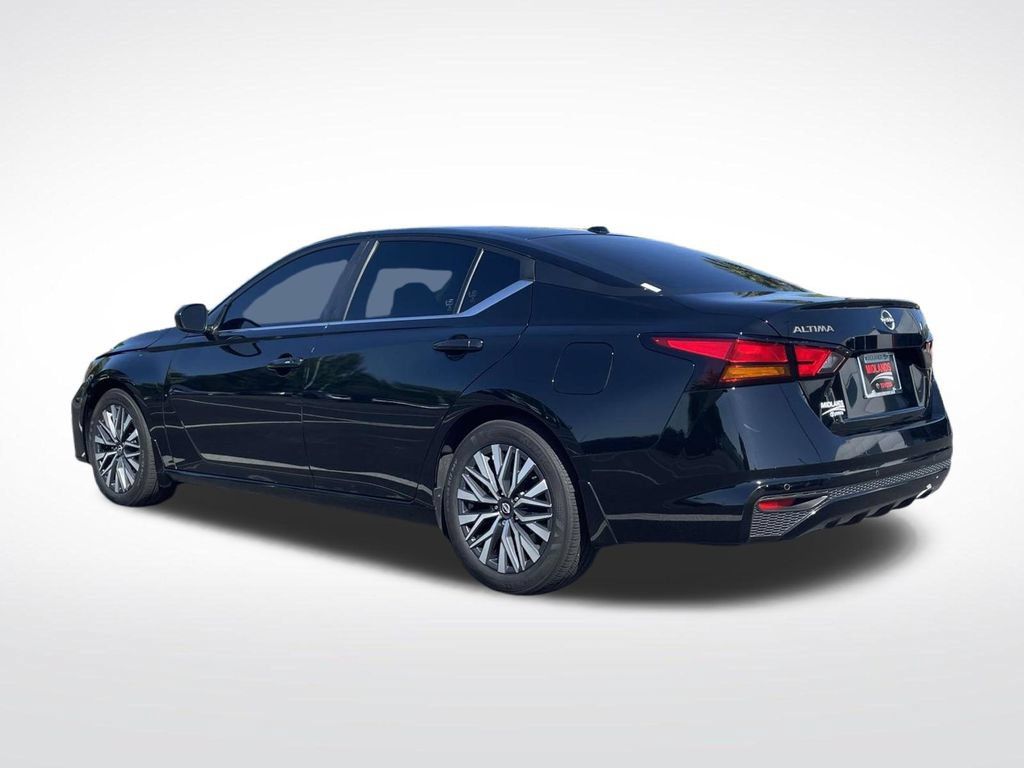 Used 2024 Nissan Altima 2.5 SV FWD image 4