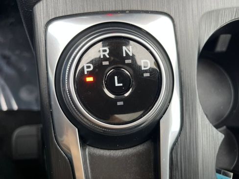 Used 2022 Ford Escape SE w/ SE Sport Appearance Package image 32