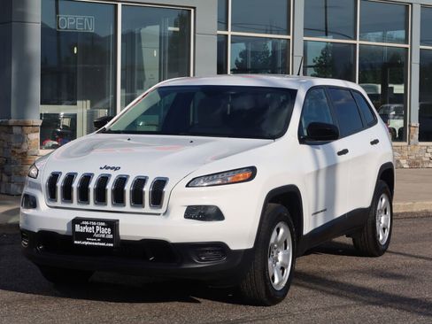 Used 2017 Jeep Cherokee Sport image 3