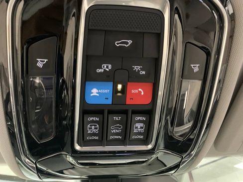 Certified 2022 Jeep Grand Cherokee Overland AWD/4WD image 29
