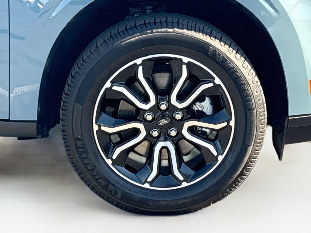 Used 2023 Ford Maverick Lariat w/ Lariat Luxury Package AWD/4WD image 32